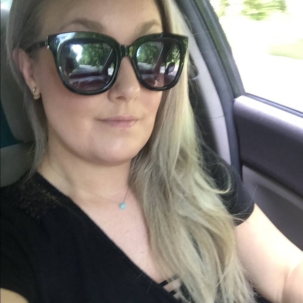 Meet your Posher, Mellony